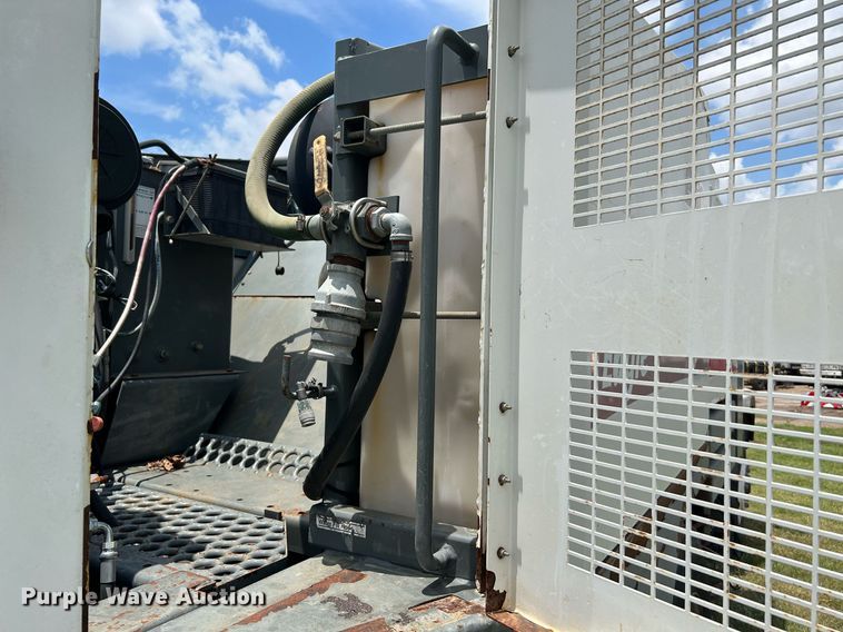 image for item DQ2078 2010 Elgin Eagle  street sweeper truck