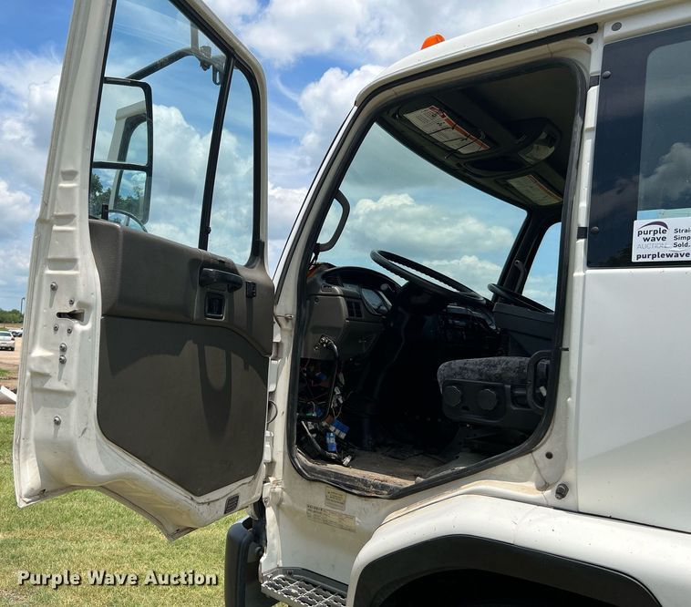 image for item DQ2078 2010 Elgin Eagle  street sweeper truck