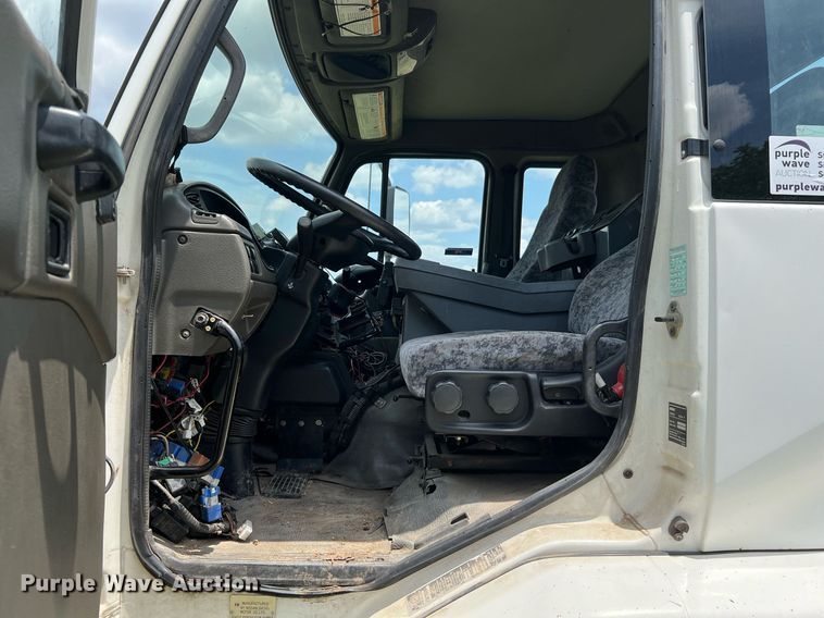 image for item DQ2078 2010 Elgin Eagle  street sweeper truck