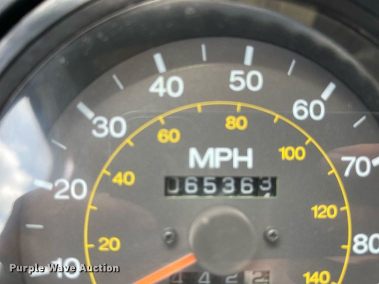 image for item DQ2078 2010 Elgin Eagle  street sweeper truck