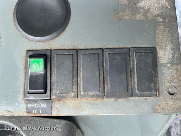 image for item DQ2078 2010 Elgin Eagle  street sweeper truck