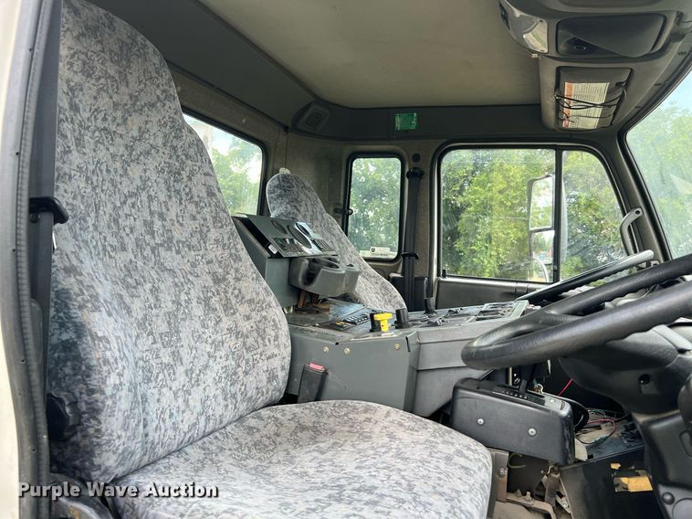 image for item DQ2078 2010 Elgin Eagle  street sweeper truck