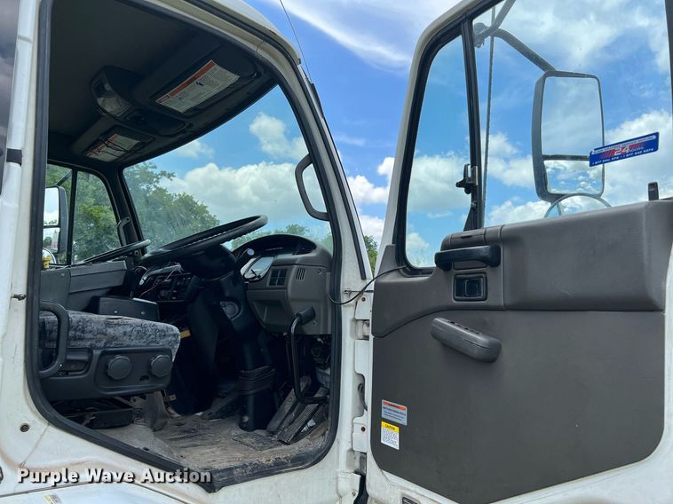 image for item DQ2078 2010 Elgin Eagle  street sweeper truck