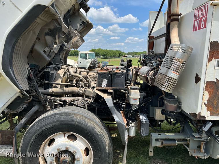 image for item DQ2078 2010 Elgin Eagle  street sweeper truck