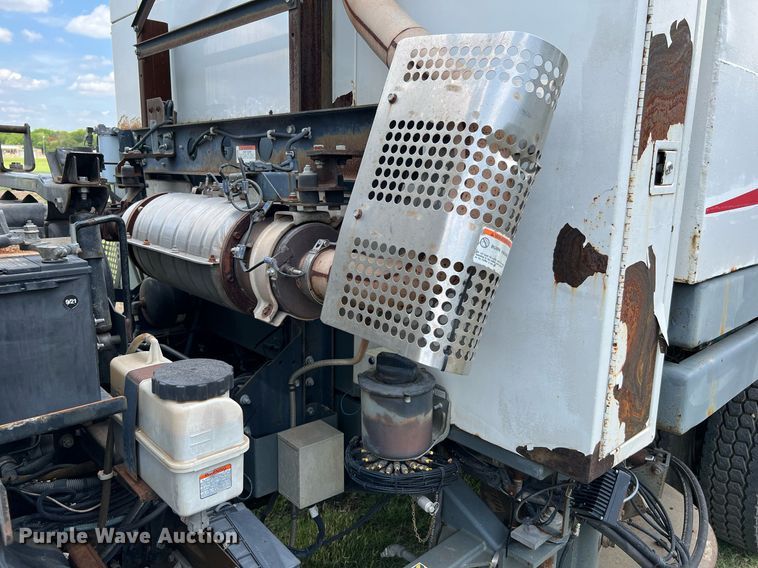 image for item DQ2078 2010 Elgin Eagle  street sweeper truck