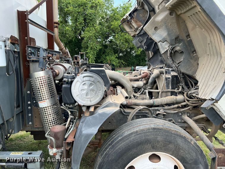 image for item DQ2078 2010 Elgin Eagle  street sweeper truck