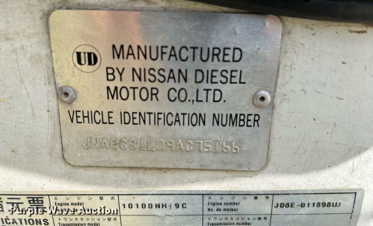 image for item DQ2078 2010 Elgin Eagle  street sweeper truck