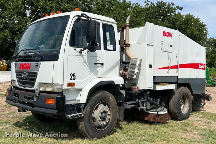 image for item DQ2079 2009 Elgin Eagle  street sweeper truck