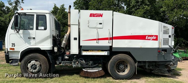 image for item DQ2079 2009 Elgin Eagle  street sweeper truck