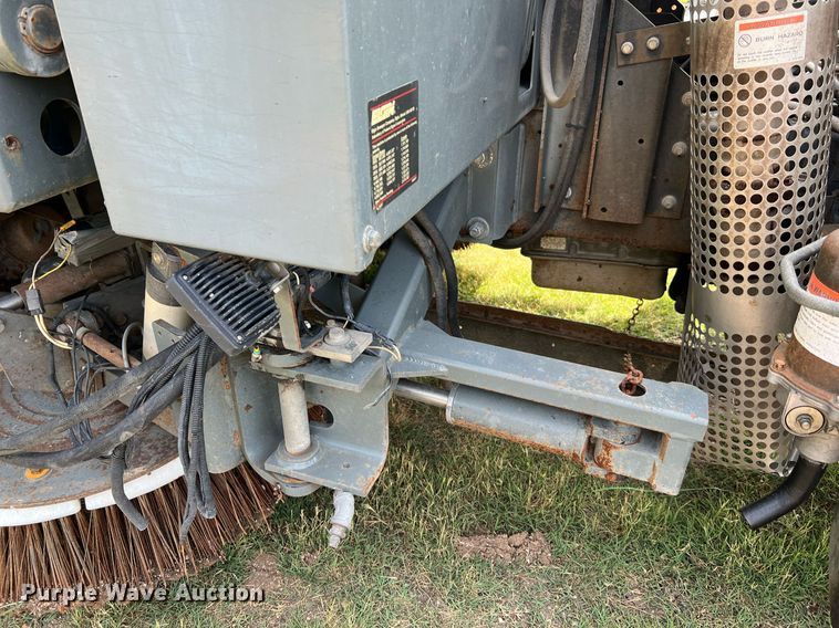 image for item DQ2079 2009 Elgin Eagle  street sweeper truck