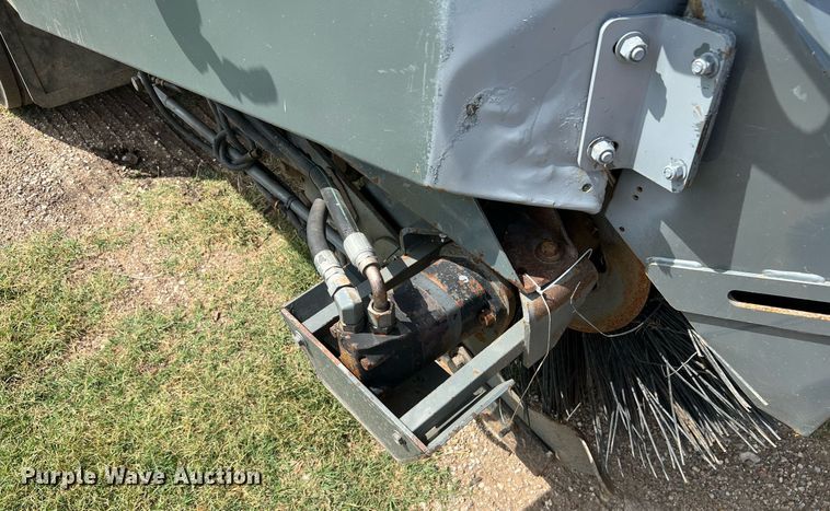image for item DQ2079 2009 Elgin Eagle  street sweeper truck