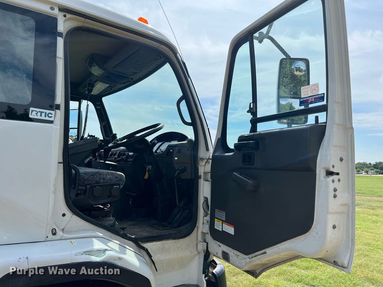 image for item DQ2079 2009 Elgin Eagle  street sweeper truck