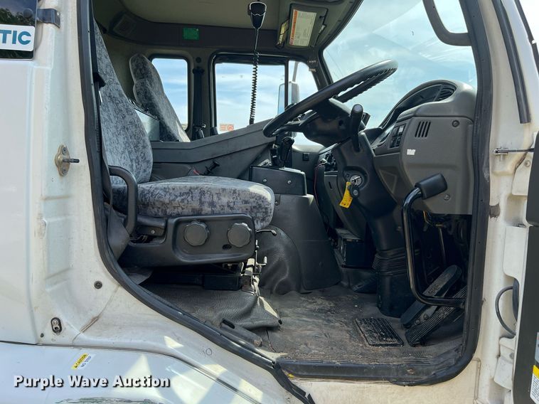 image for item DQ2079 2009 Elgin Eagle  street sweeper truck