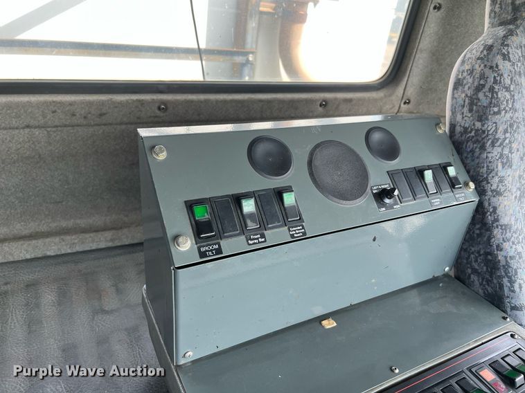 image for item DQ2079 2009 Elgin Eagle  street sweeper truck