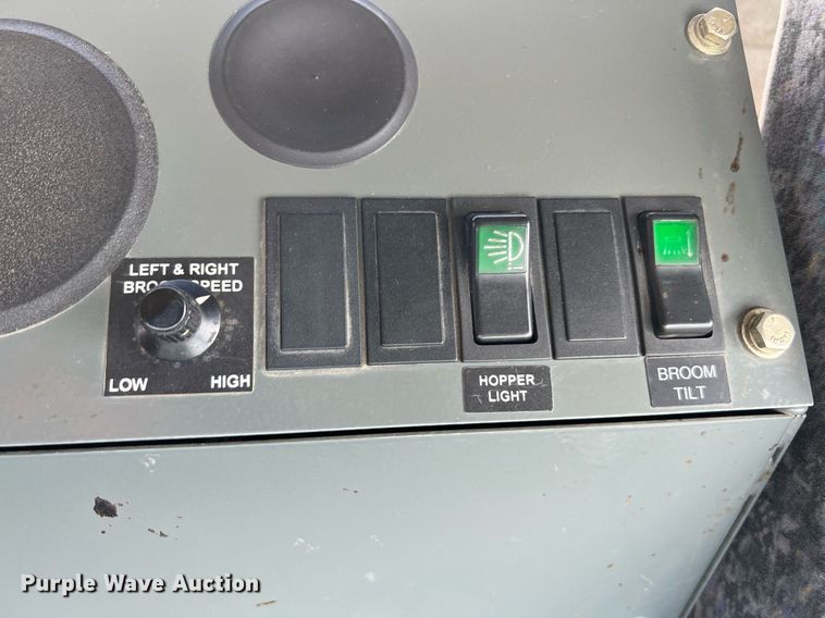 image for item DQ2079 2009 Elgin Eagle  street sweeper truck