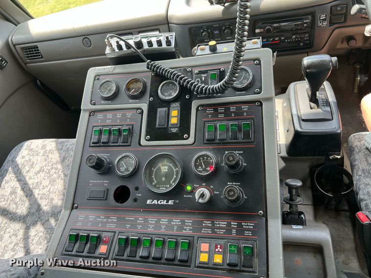 image for item DQ2079 2009 Elgin Eagle  street sweeper truck