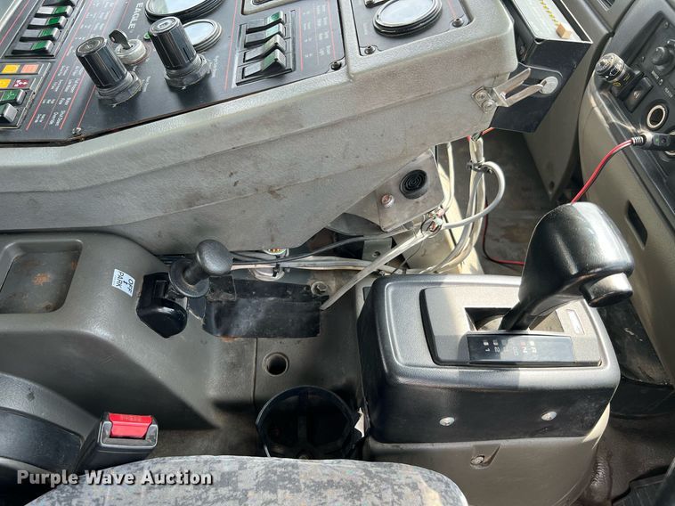 image for item DQ2079 2009 Elgin Eagle  street sweeper truck