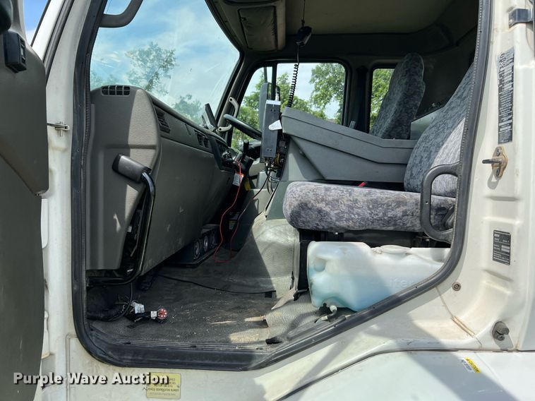 image for item DQ2079 2009 Elgin Eagle  street sweeper truck