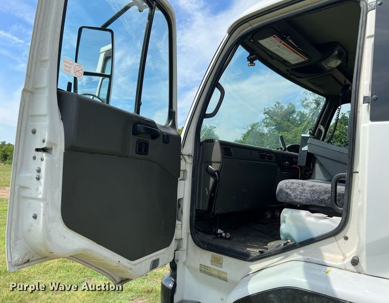 image for item DQ2079 2009 Elgin Eagle  street sweeper truck