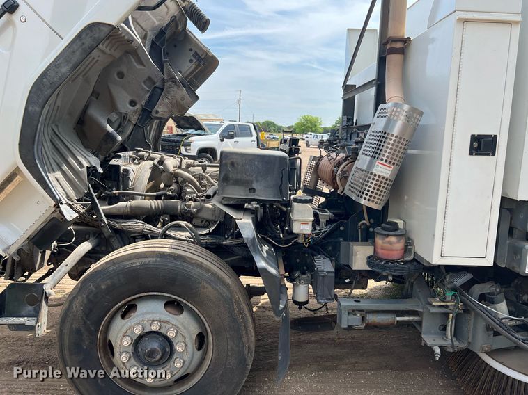 image for item DQ2079 2009 Elgin Eagle  street sweeper truck
