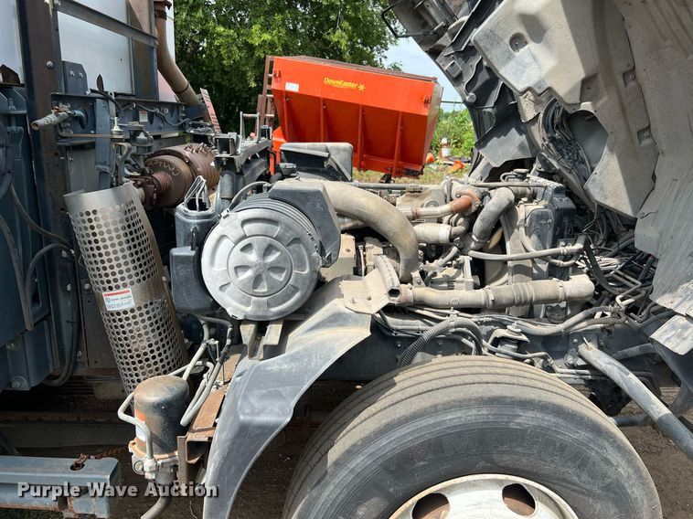 image for item DQ2079 2009 Elgin Eagle  street sweeper truck