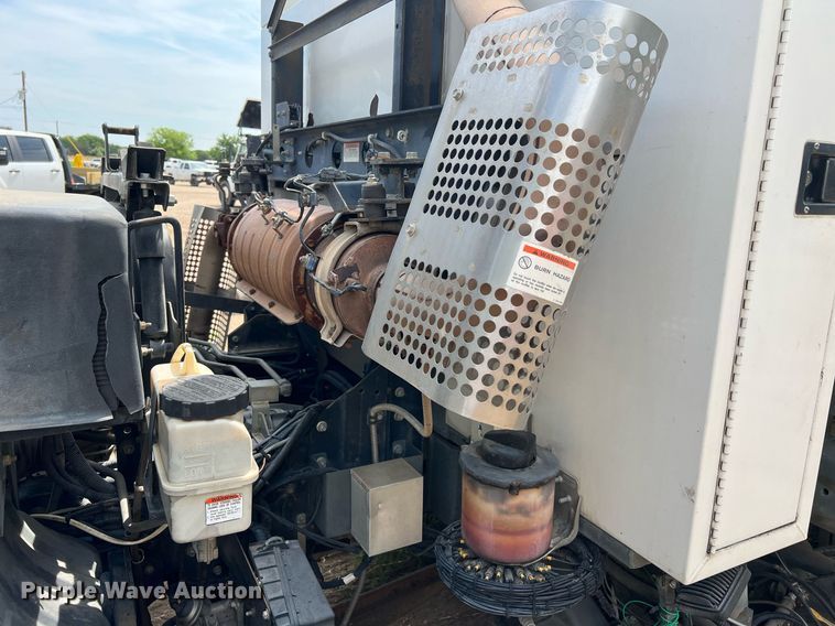 image for item DQ2079 2009 Elgin Eagle  street sweeper truck