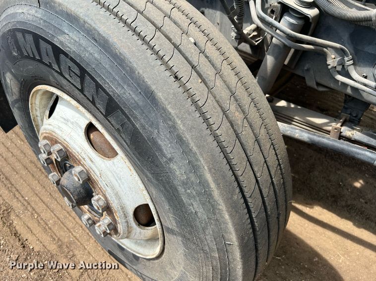 image for item DQ2079 2009 Elgin Eagle  street sweeper truck