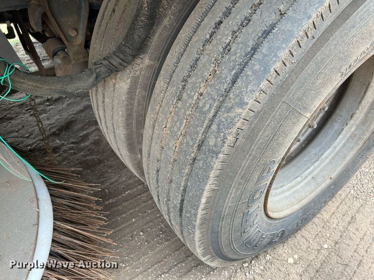 image for item DQ2079 2009 Elgin Eagle  street sweeper truck