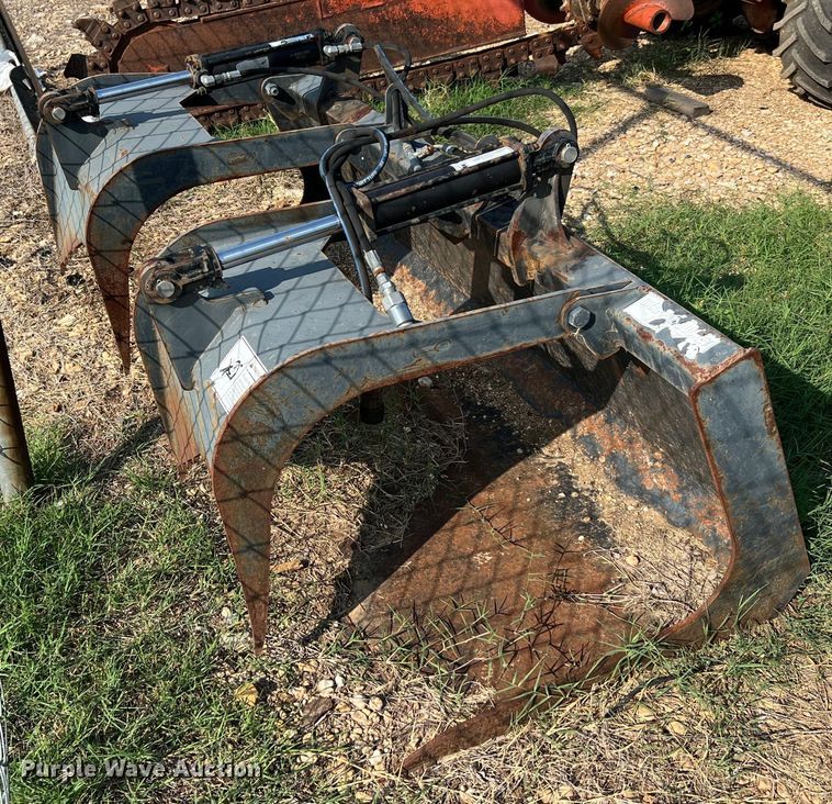image for item DQ2089 6' W skid steer grapple bucket