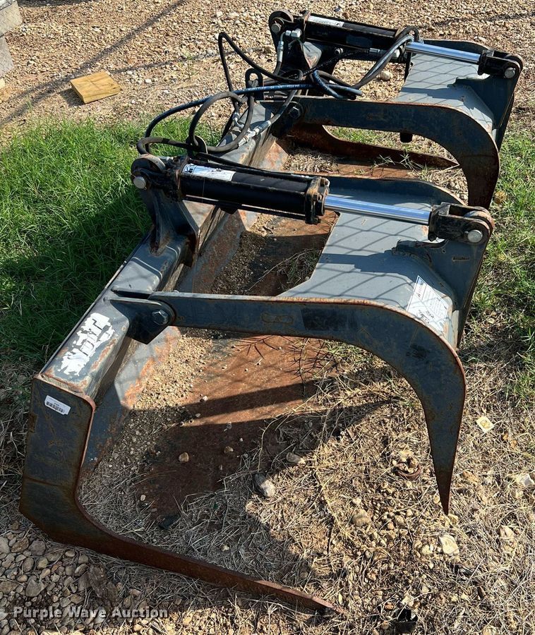 image for item DQ2089 6' W skid steer grapple bucket