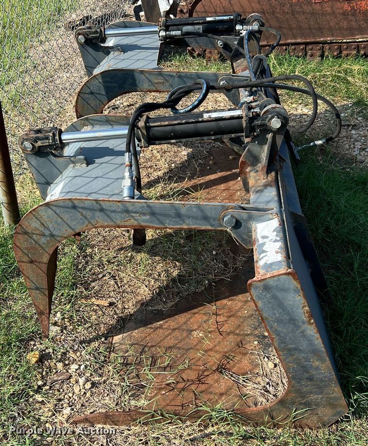 image for item DQ2089 6' W skid steer grapple bucket