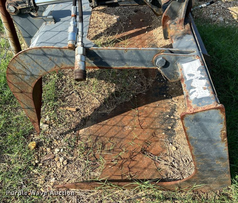 image for item DQ2089 6' W skid steer grapple bucket