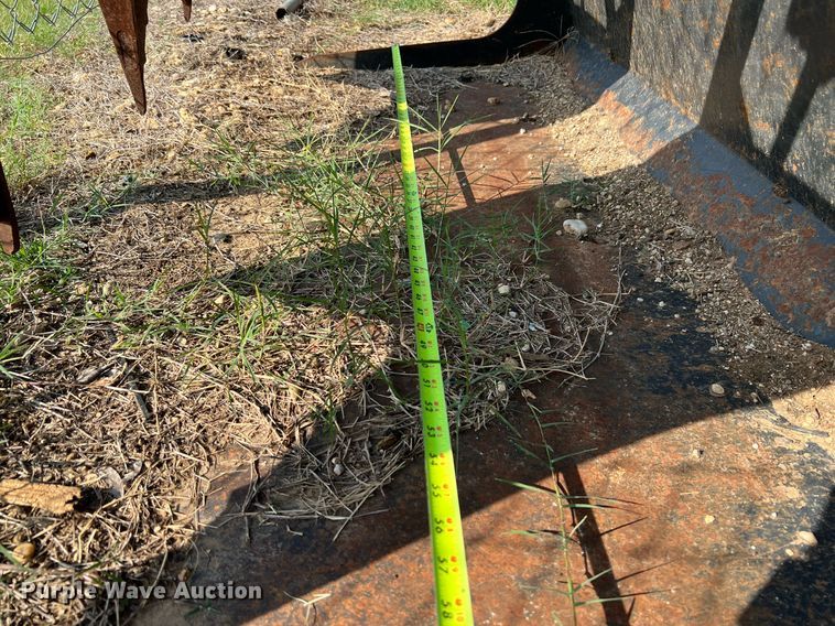 image for item DQ2089 6' W skid steer grapple bucket