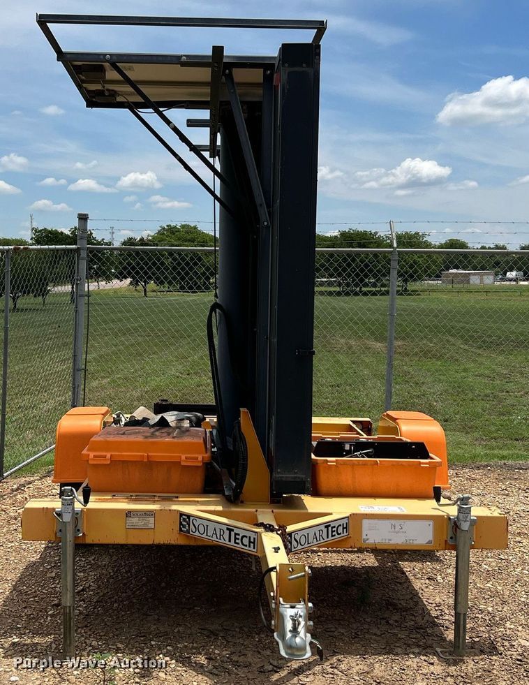 image for item DQ2090 2010 Solartech Silent Messenger  message board trailer