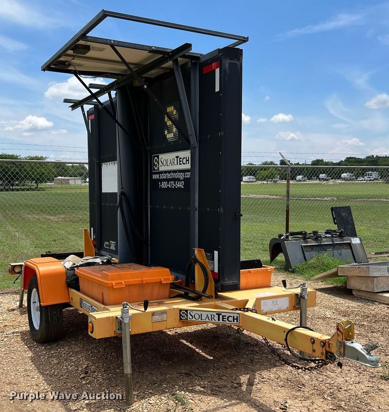 image for item DQ2090 2010 Solartech Silent Messenger  message board trailer