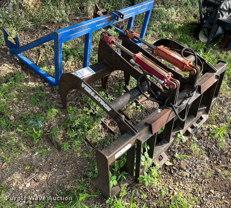 image for item DQ2091 66" W skid steer grapple