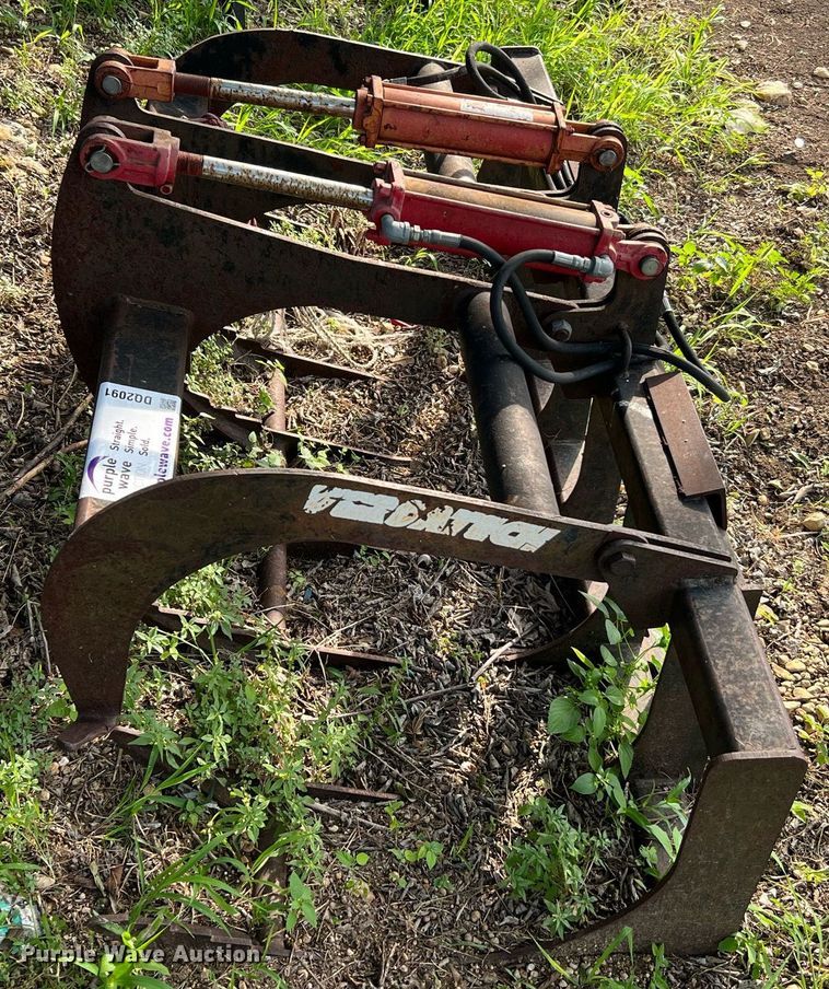 image for item DQ2091 66" W skid steer grapple