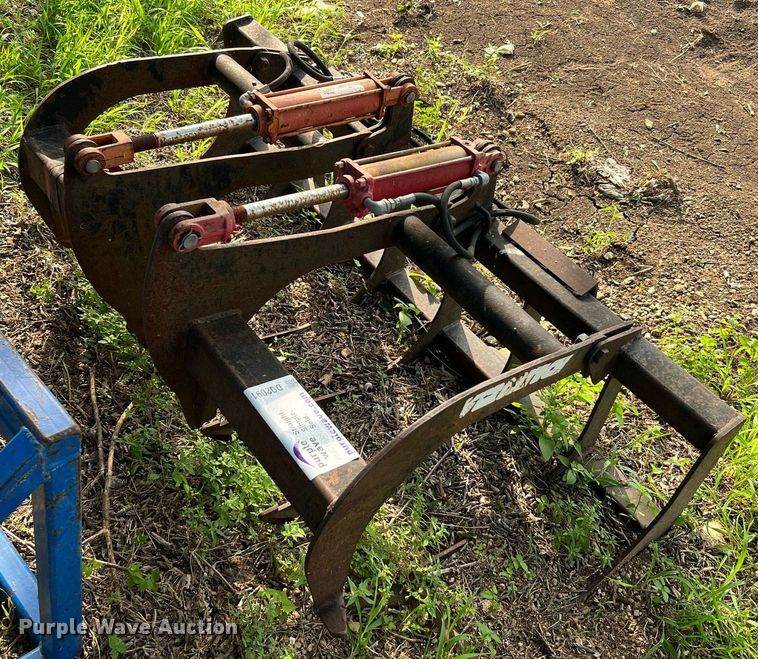 image for item DQ2091 66" W skid steer grapple