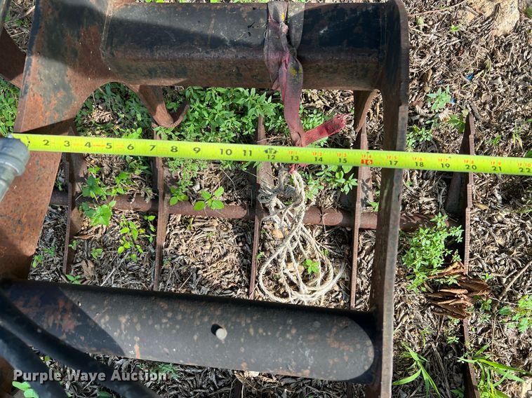 image for item DQ2091 66" W skid steer grapple