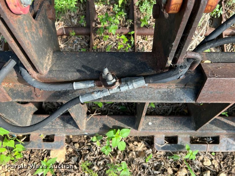 image for item DQ2091 66" W skid steer grapple