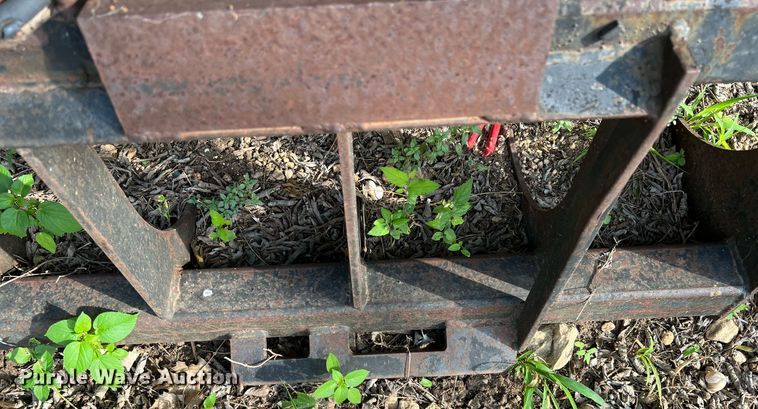 image for item DQ2091 66" W skid steer grapple