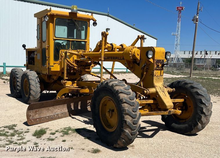 image for item DR5746 1973 Caterpillar 12F  rigid frame motor grader