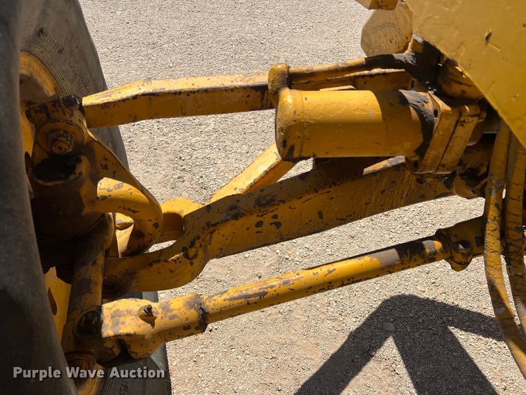 image for item DR5746 1973 Caterpillar 12F  rigid frame motor grader