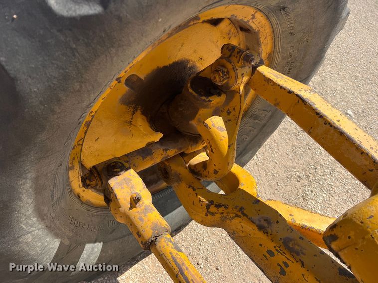 image for item DR5746 1973 Caterpillar 12F  rigid frame motor grader