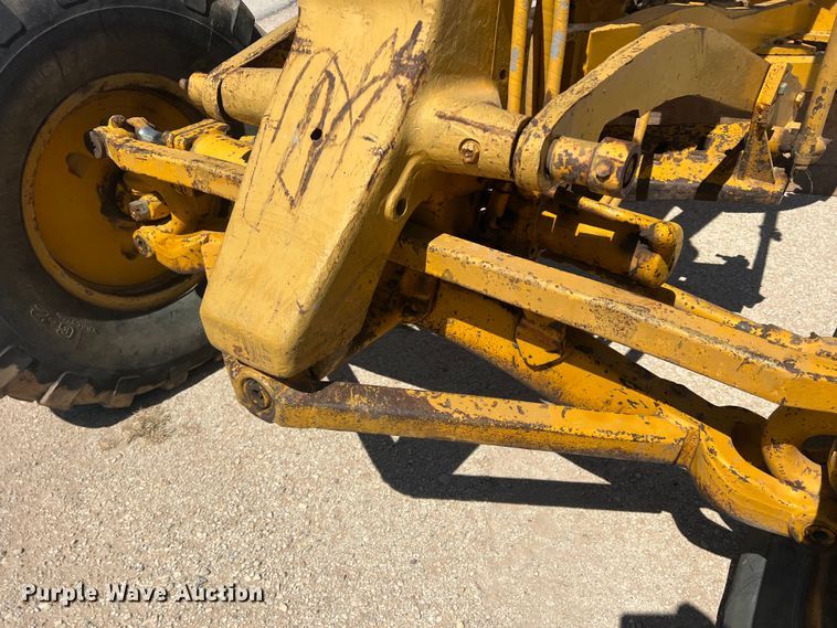 image for item DR5746 1973 Caterpillar 12F  rigid frame motor grader