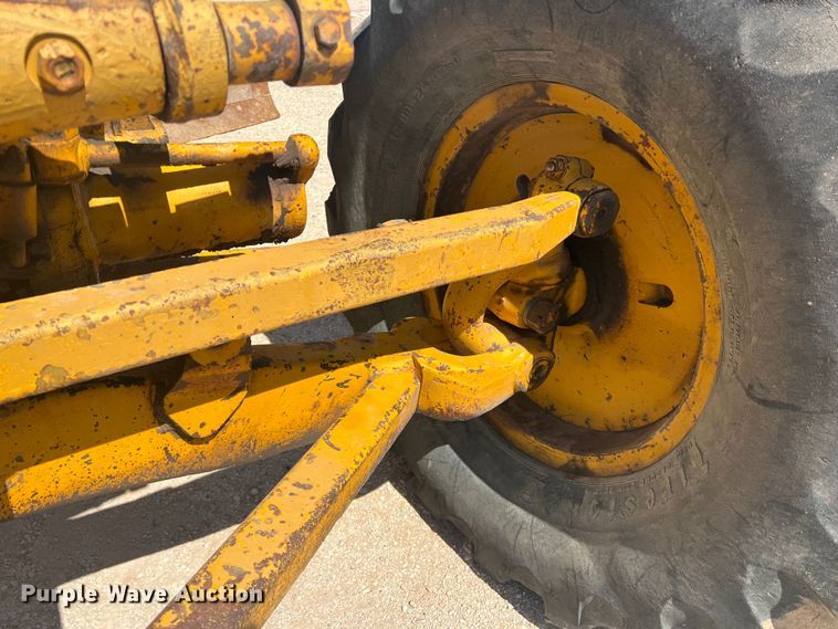 image for item DR5746 1973 Caterpillar 12F  rigid frame motor grader