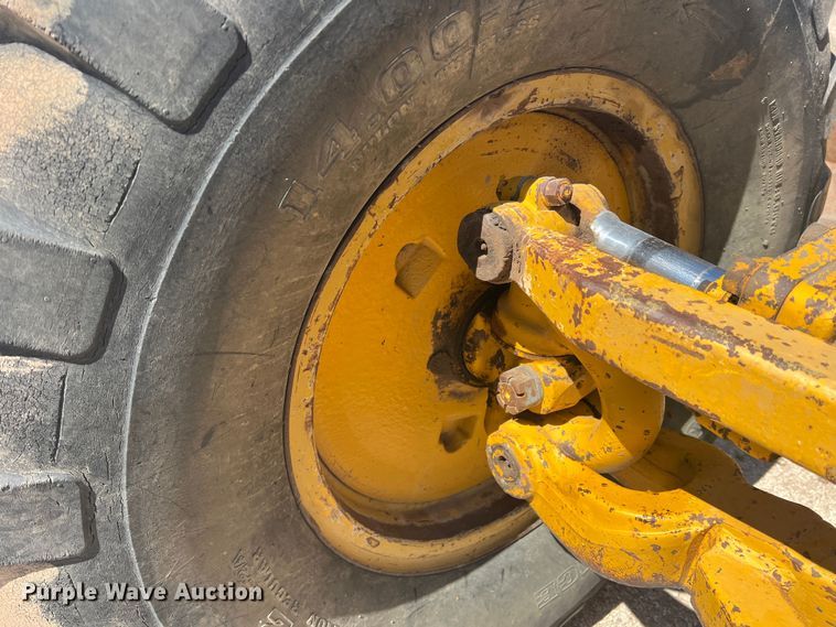 image for item DR5746 1973 Caterpillar 12F  rigid frame motor grader