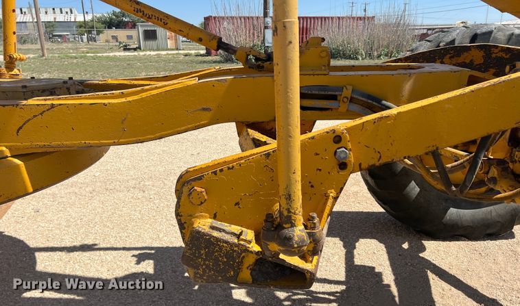 image for item DR5746 1973 Caterpillar 12F  rigid frame motor grader