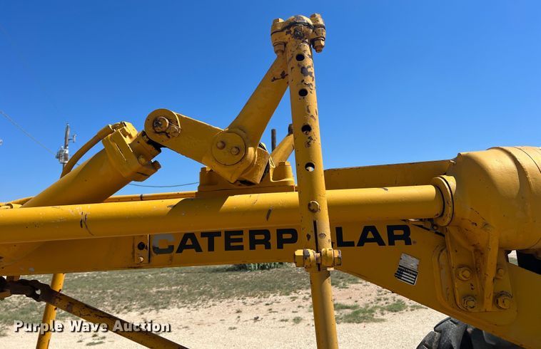 image for item DR5746 1973 Caterpillar 12F  rigid frame motor grader