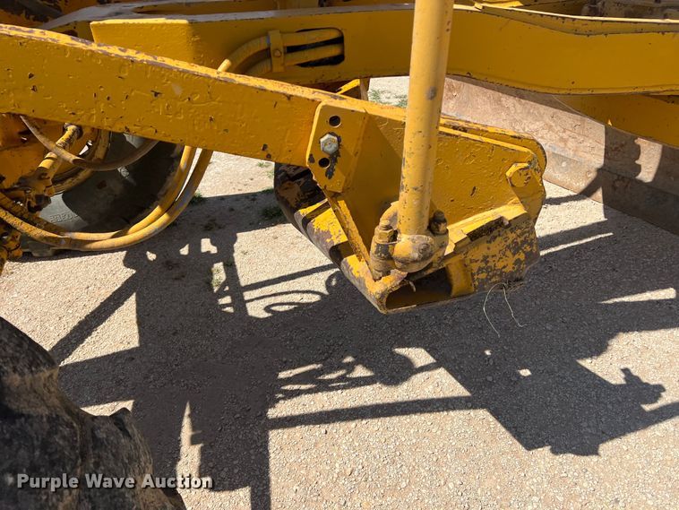 image for item DR5746 1973 Caterpillar 12F  rigid frame motor grader